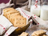 Homemade Graham Crackers by @bakingamoment