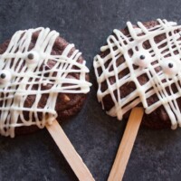 Mummy Cookie Pops, chocolate cookie pops, halloween cookie pops