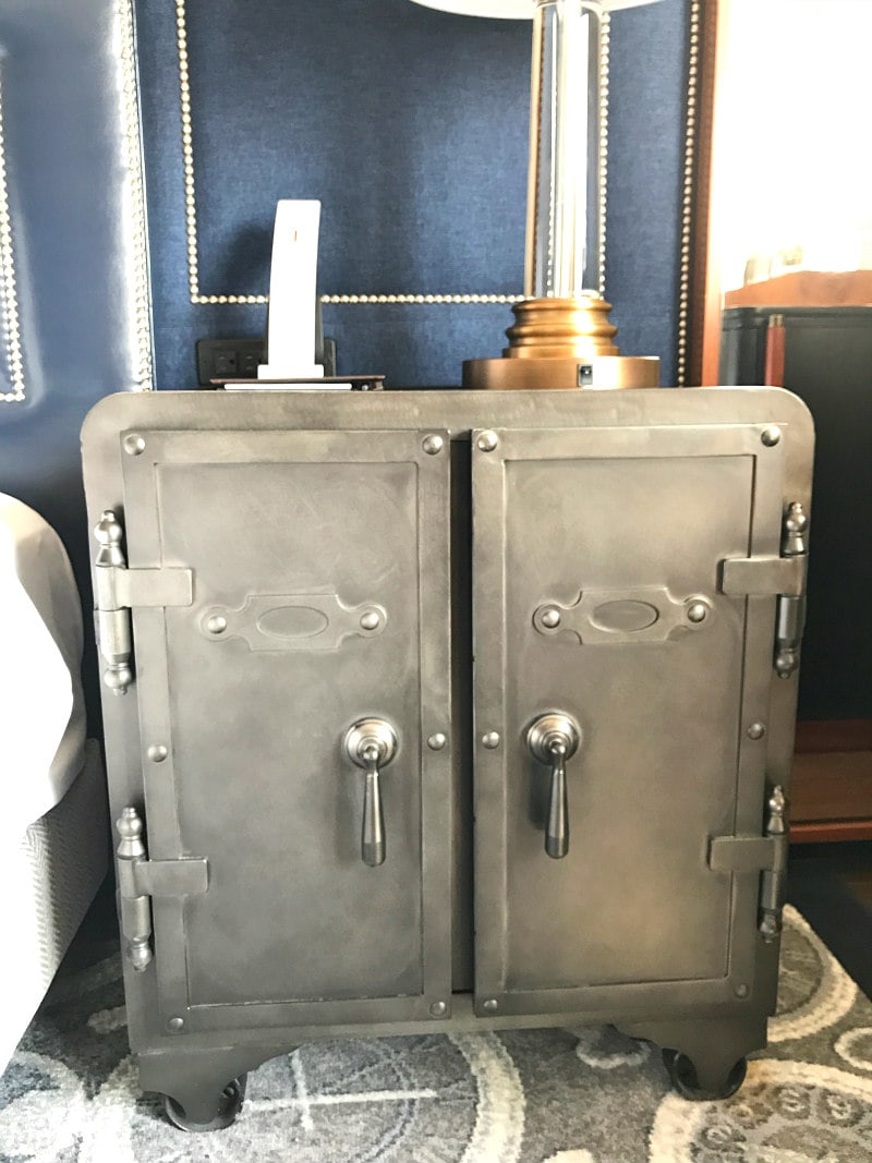 Liberty Hotel Boston : safe nightstand