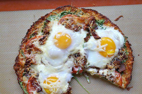 Cauliflower Crust Bacon and Egg Pizza 