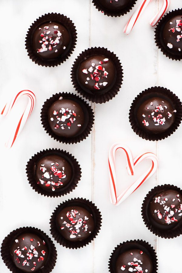 Super Easy Peppermint Oreo Truffles recipe - from RecipeGirl.com