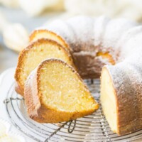 Lemon Pound Cake Bundt by @bakingamoment