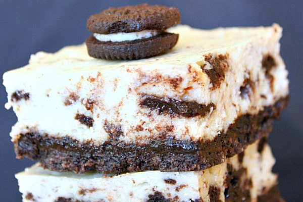 cookies and cream cheesecake bar with a mini oreo on top