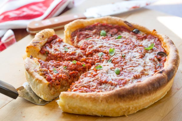 Chicago-Style-Deep-Dish-Pizza-RecipeGirl-5-600x400.jpg