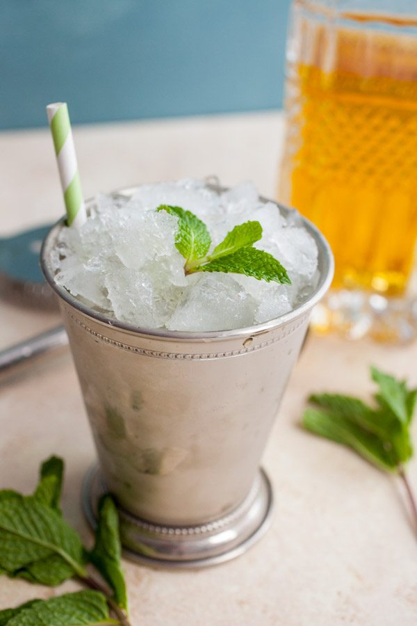 classic mint julep cocktail 