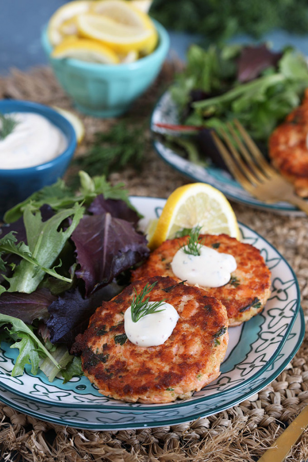 salmon cakes with lemon dill sauce