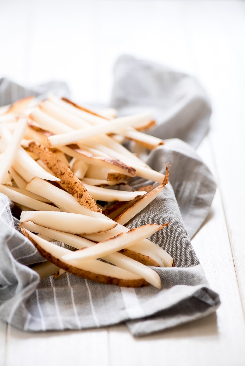 How to Make Baked French Fries : drying the cut potatoes