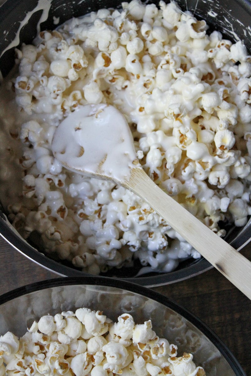 How to make a Holiday Marshmallow Popcorn Cake