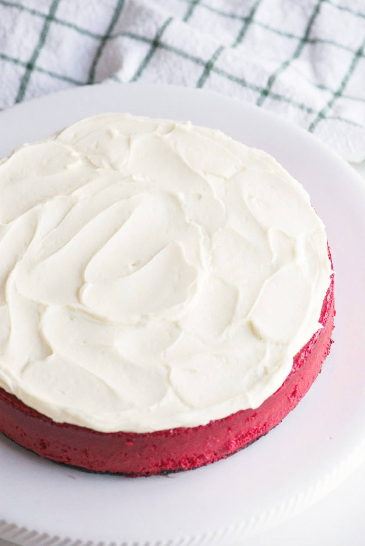 This gorgeous Red Velvet Cheesecake has a creamy red velvet filling, chocolate Oreo crust and rich cream cheese frosting. It's an impressive make-ahead dessert for Christmas, Valentine's Day, holidays and special occasions. red velvet cheesecake with cream cheese icing