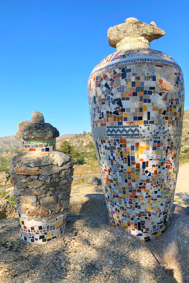 Tiled vases on the road to Sortelha