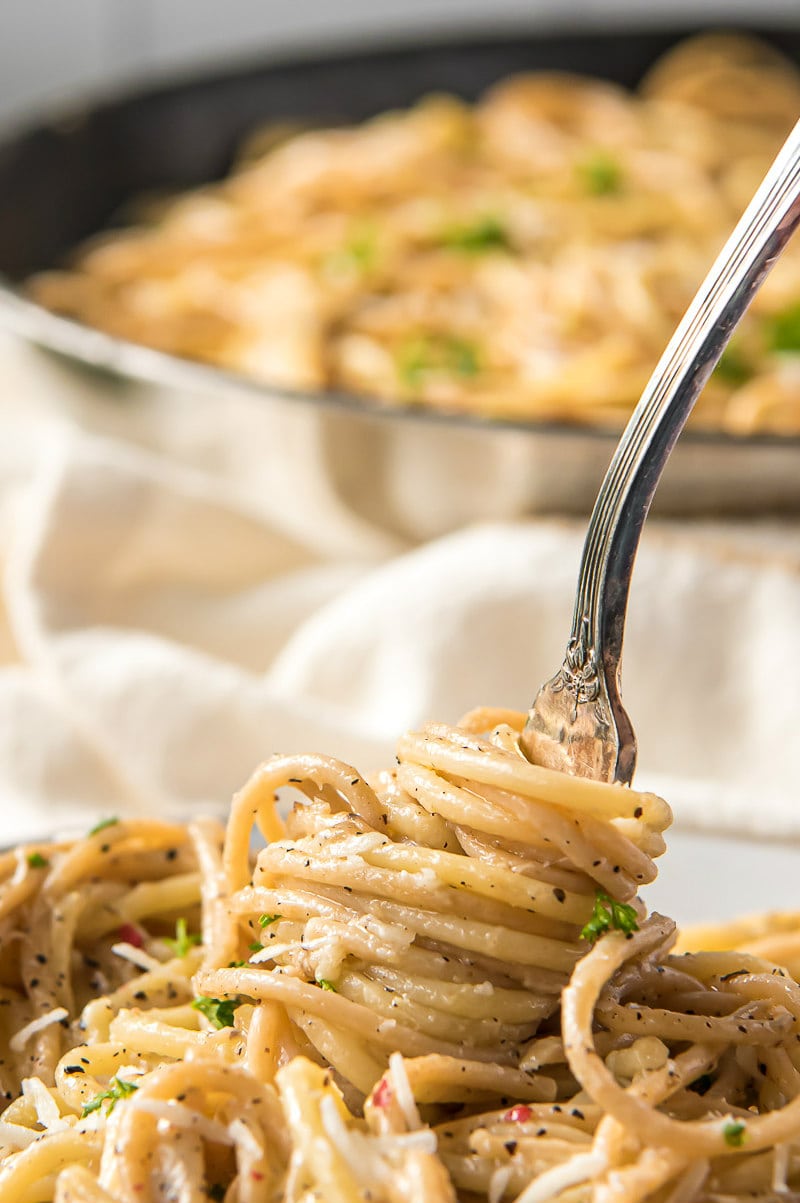 Cacio e Pepe recipe from RecipeGirl.com #cacio #e #pepe #cacioepepe #classic #authentic #italian #pasta #dinner #recipe #RecipeGirl forkful of Cacio e Pepe