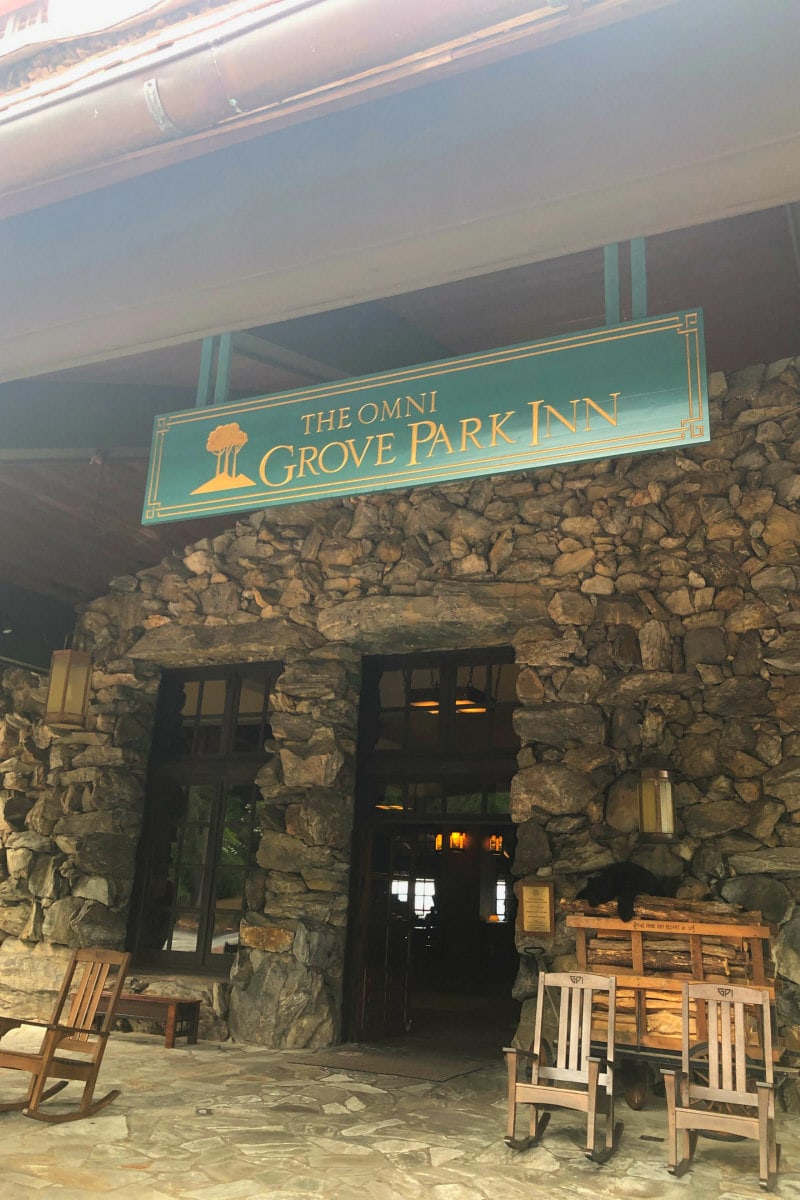 entrance to Omni Grove Park Inn