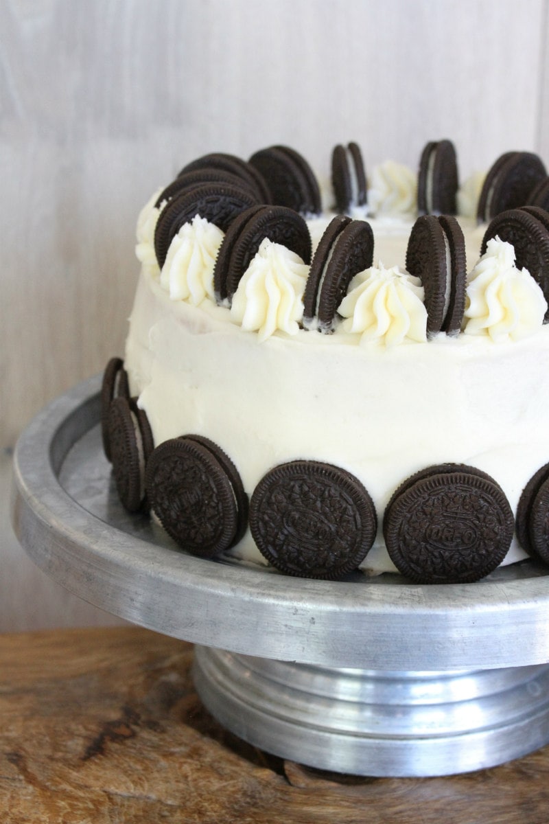 Cookies and Cream Cheesecake Cake 