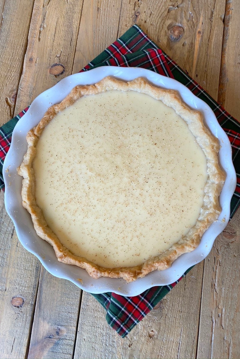 Hoosier Pie recipe from RecipeGirl.com #hoosier #pie #sugar #cream #pie #sugarcreampie #hoosierpie #indiana #recipe #RecipeGirl Hoosier Pie