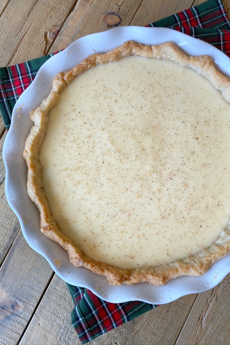 Hoosier Pie recipe from RecipeGirl.com #hoosier #pie #sugar #cream #pie #sugarcreampie #hoosierpie #indiana #recipe #RecipeGirl Hoosier Pie