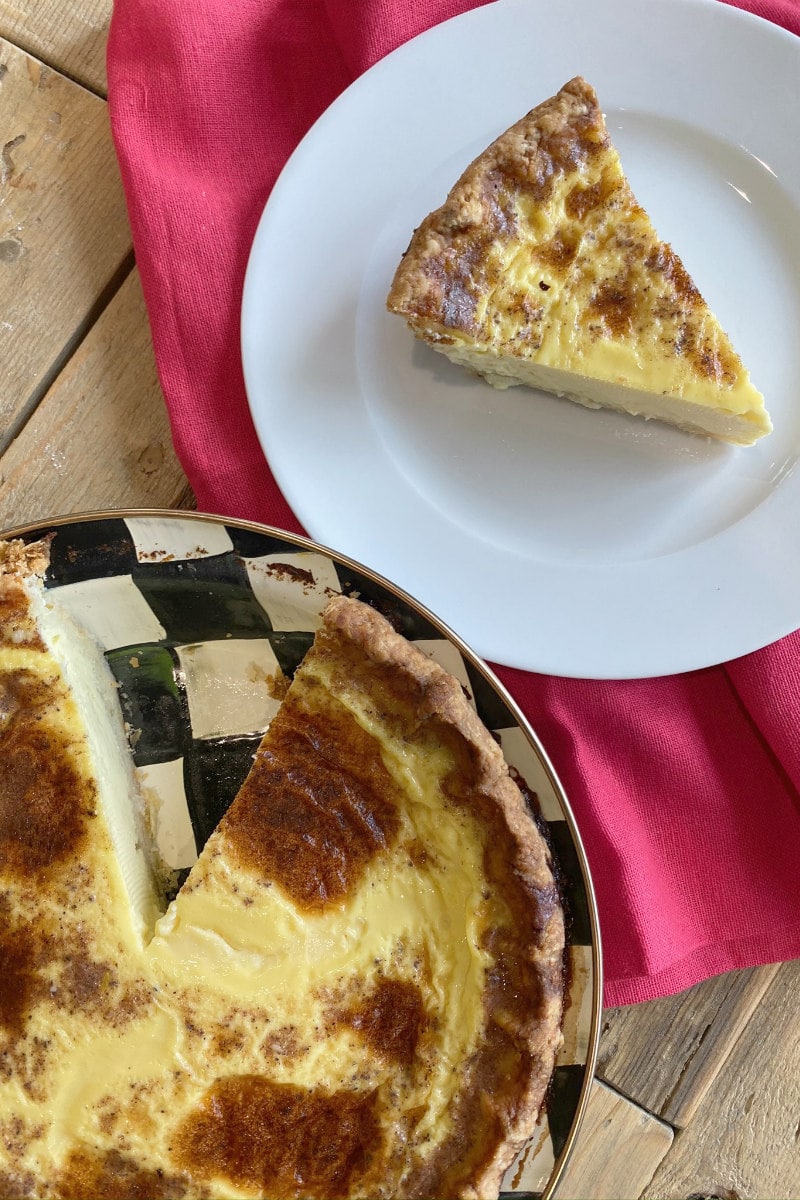 portion de tarte à la crème pâtissière à l'ancienne