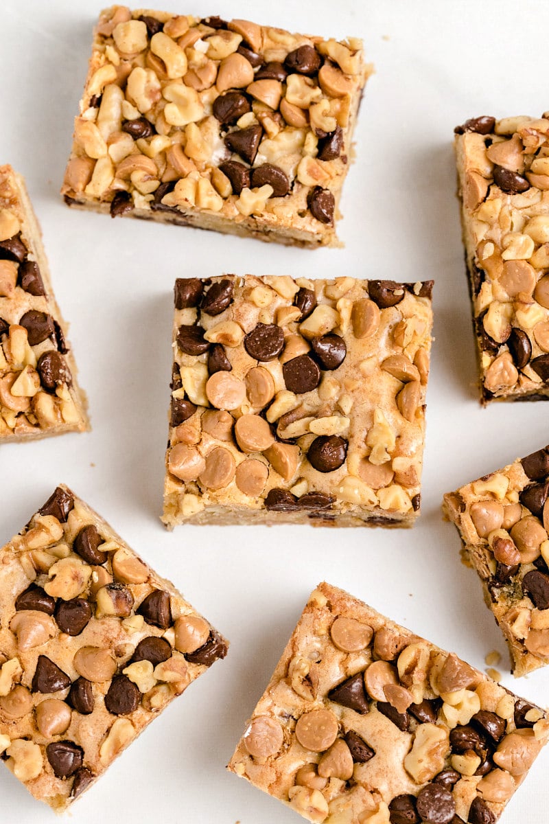 sliced blondies with chocolate chips