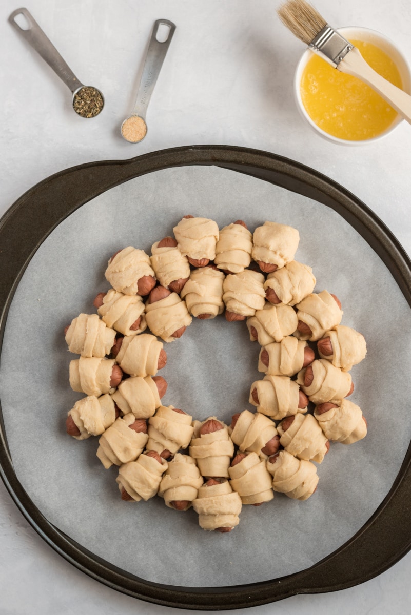 pigs in blanket formed in a ring