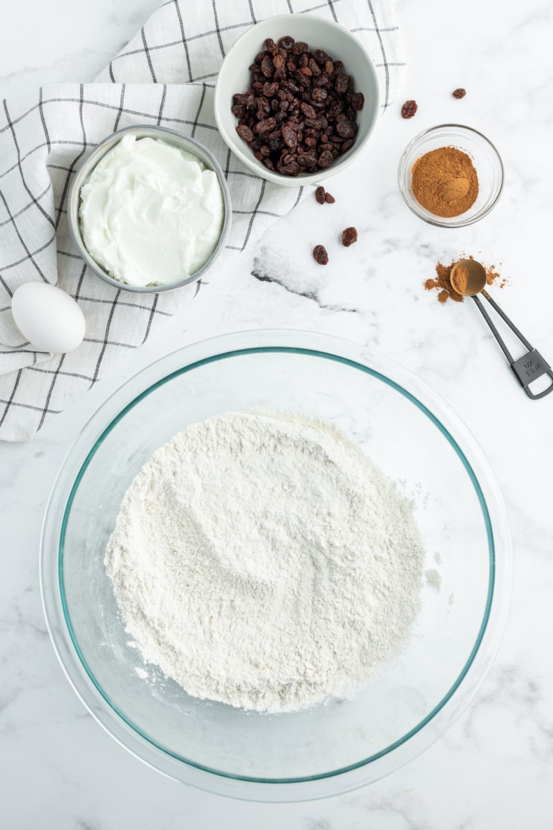 ingredients displayed for 2 ingredient cinnamon raisin bagels