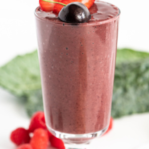 pinterest image for berry detox smoothie