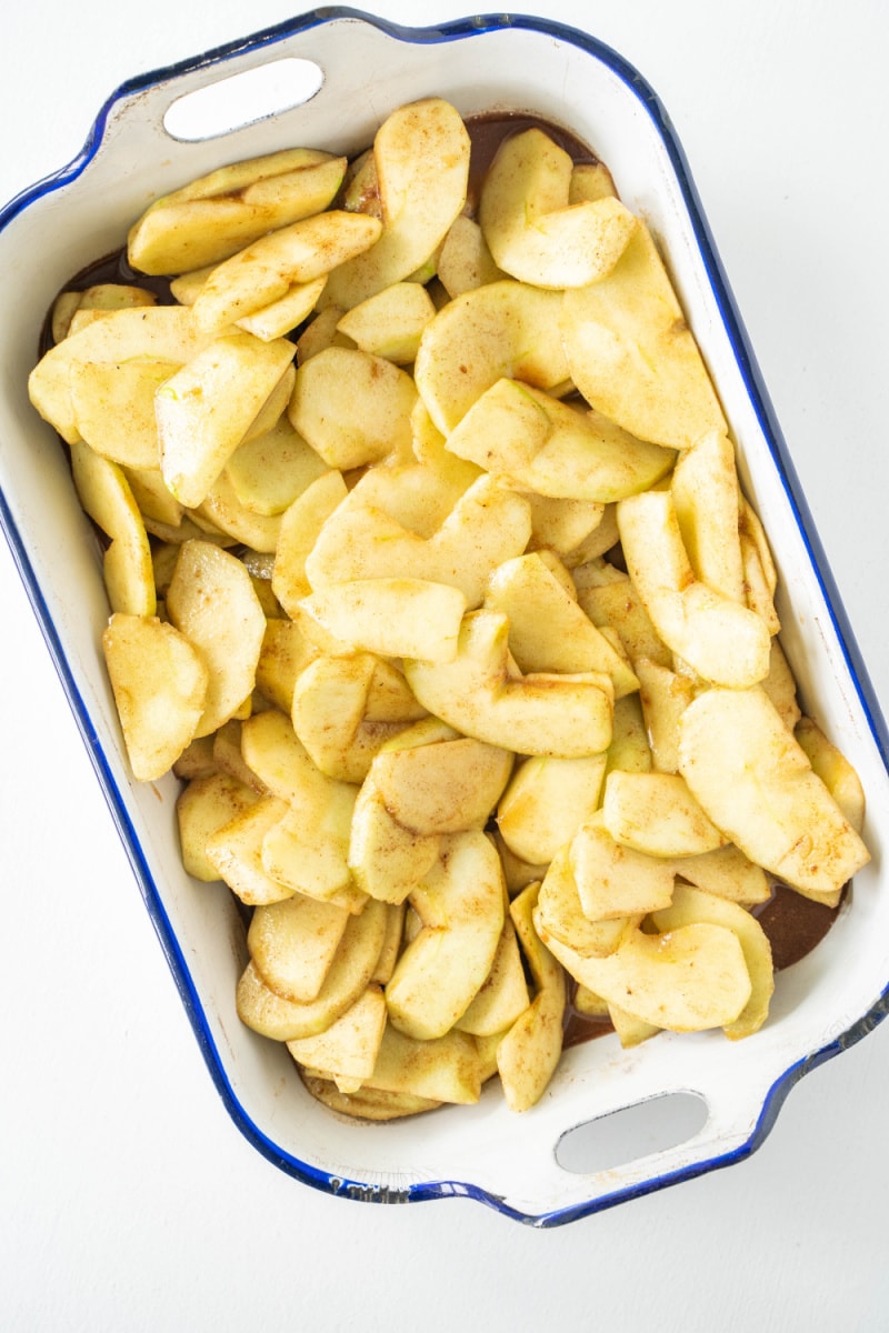 apples in a baking dish