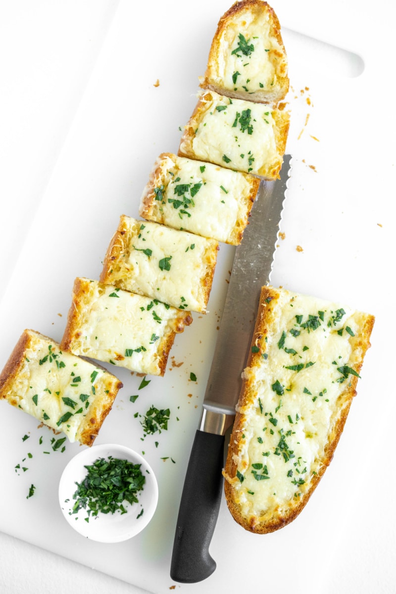 sliced garlic bread