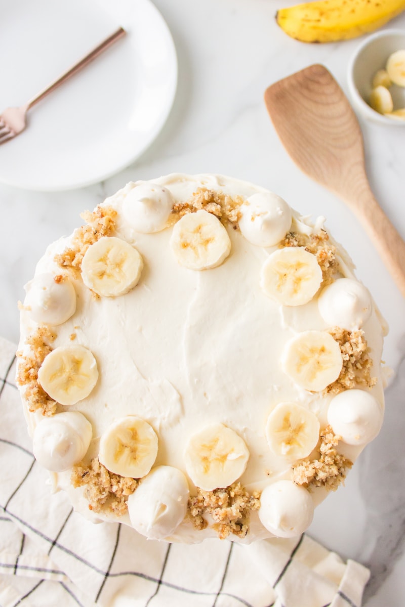 overhead shot of banana cheesecake cake