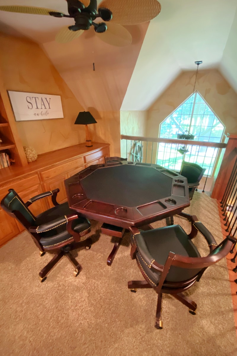 poker table