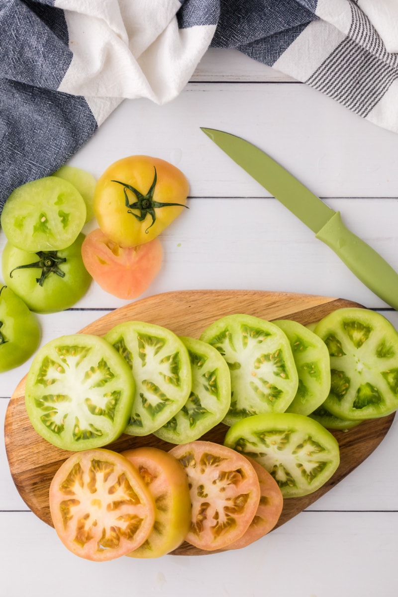 green and yellow tomatoes sliced