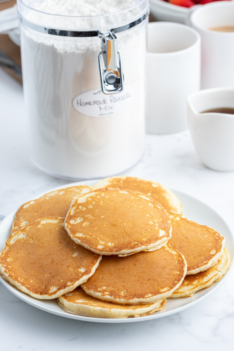 pancakes on a plate