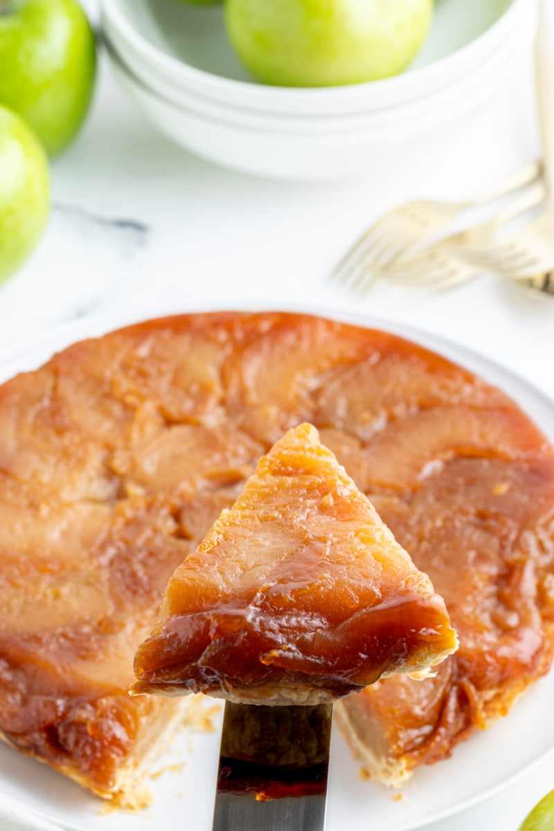 spatula taking out slice of easy apple tarte tatin