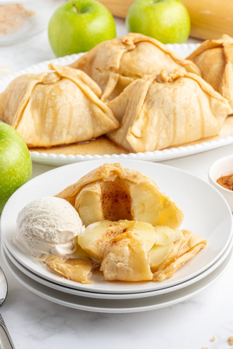 apple dumpling on plate with ice cream, cut open