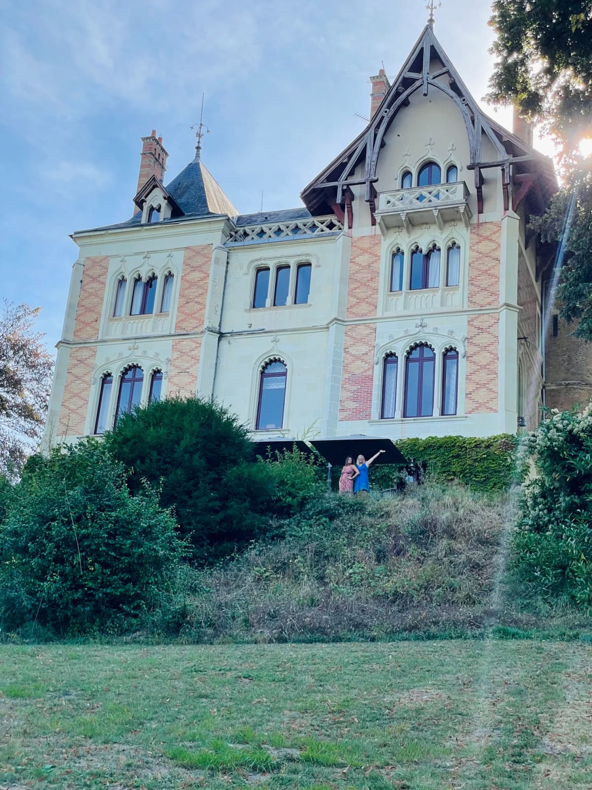 shot of chateau de valcreuse from the back