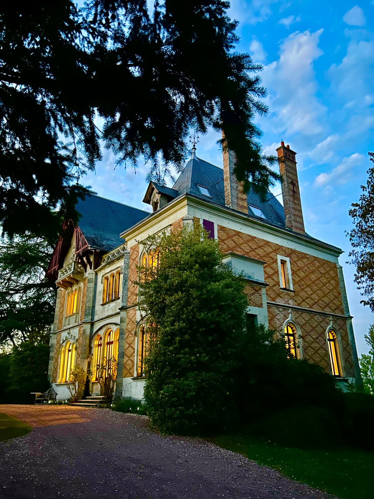 evening shot of chateau de valcreuse