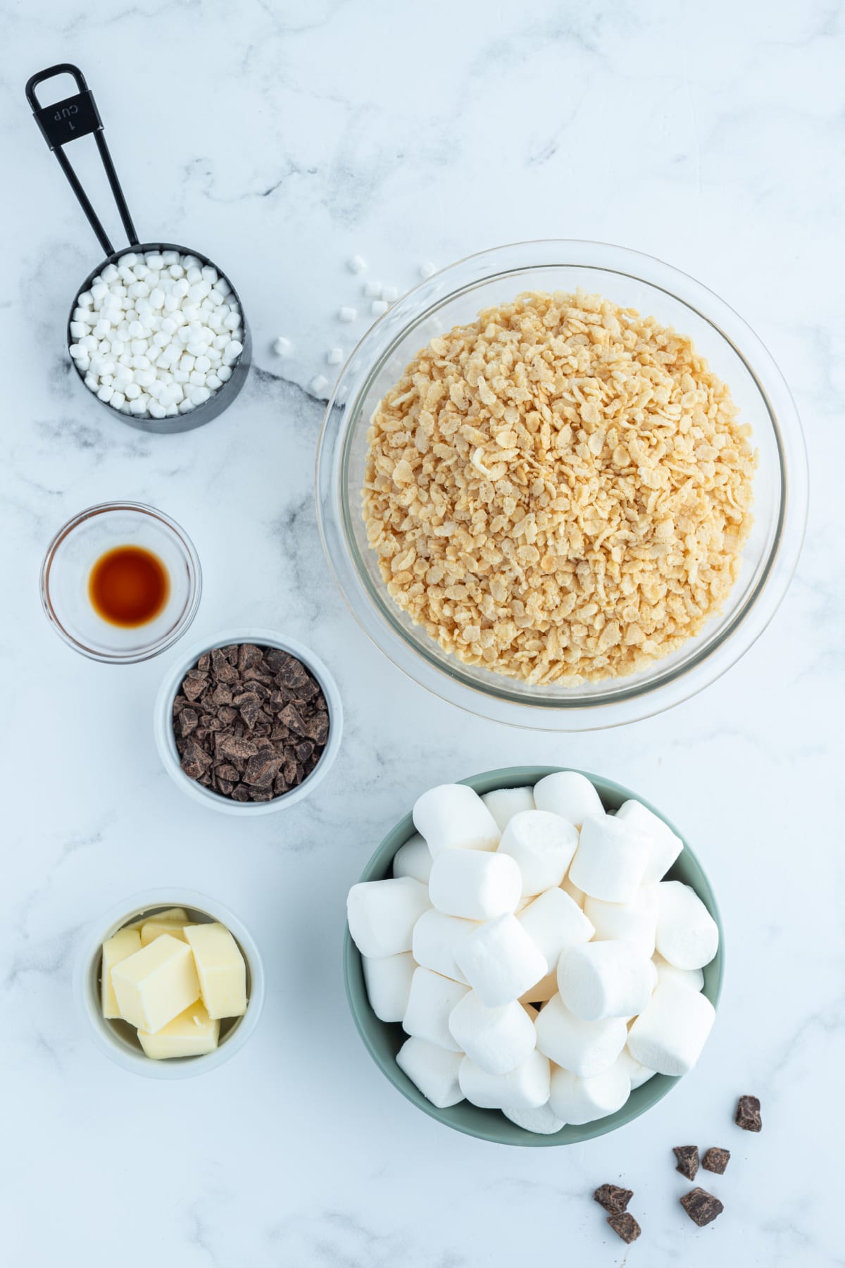 ingredients displayed for making hot cocoa rice krispie treats
