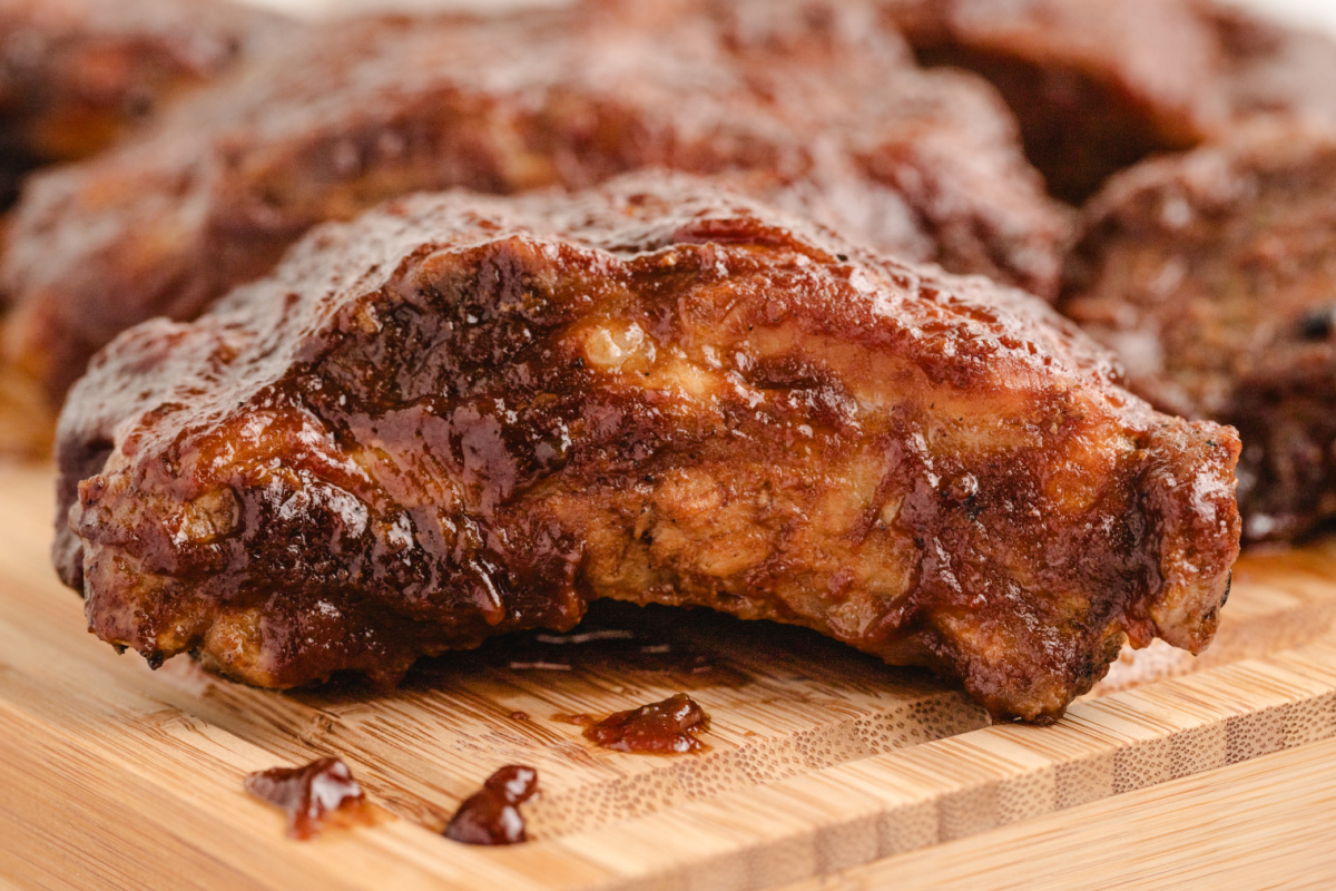 Slow Cooker Baby Back Ribs recipe from RecipeGirl.com : crockpot ribs : crock pot ribs : slow cooked pork ribs close up baby back rib