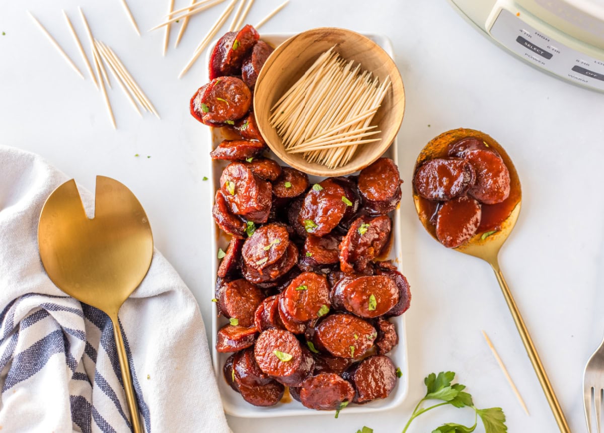 Slow Cooker Kielbasa recipe from RecipeGirl.com : Slow Cooker Candied Kielbasa appetizer platter of slow cooker kielbasa with bowl of toothpicks for serving