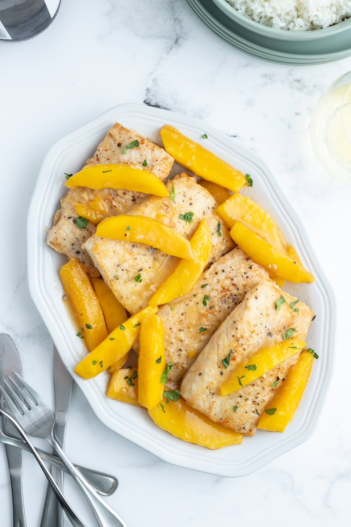 platter of mango mahi mahi