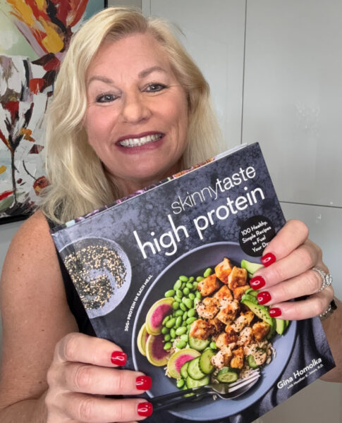 recipegirl holding skinnytaste cookbook