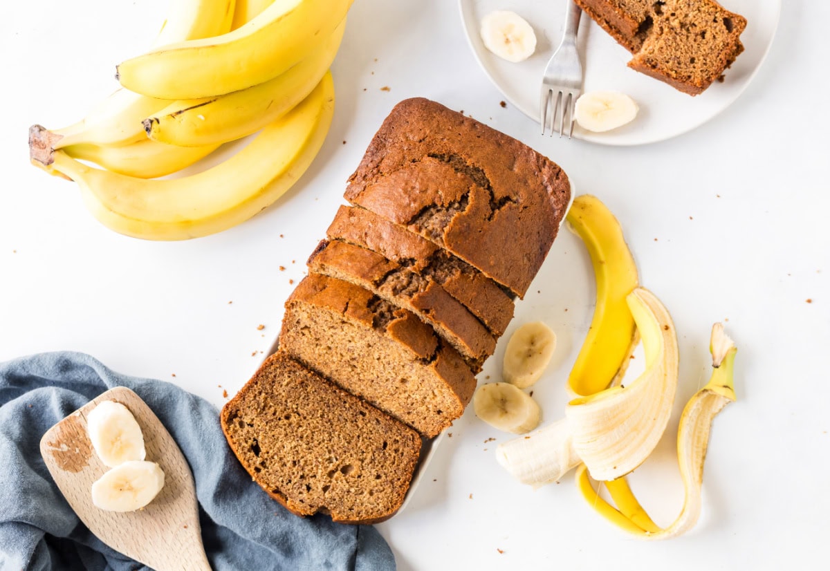 healthy banana bread recipe loaf sliced