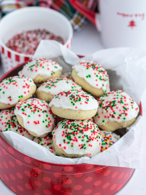 italian christmas cookies in a cookie tin