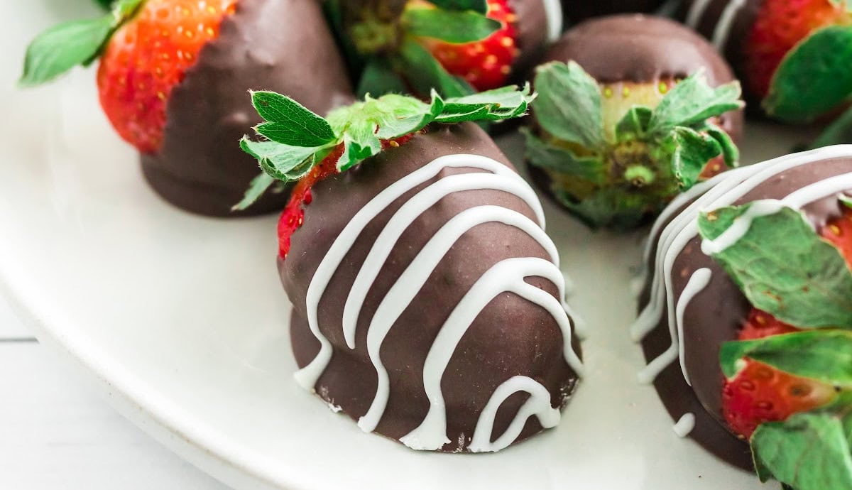 Easy Chocolate Covered Strawberries