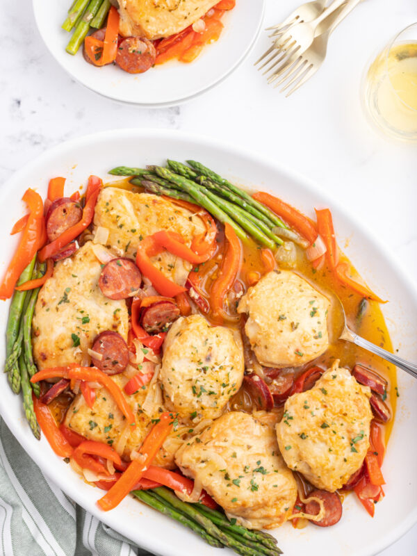 pollo a la riojana on platter