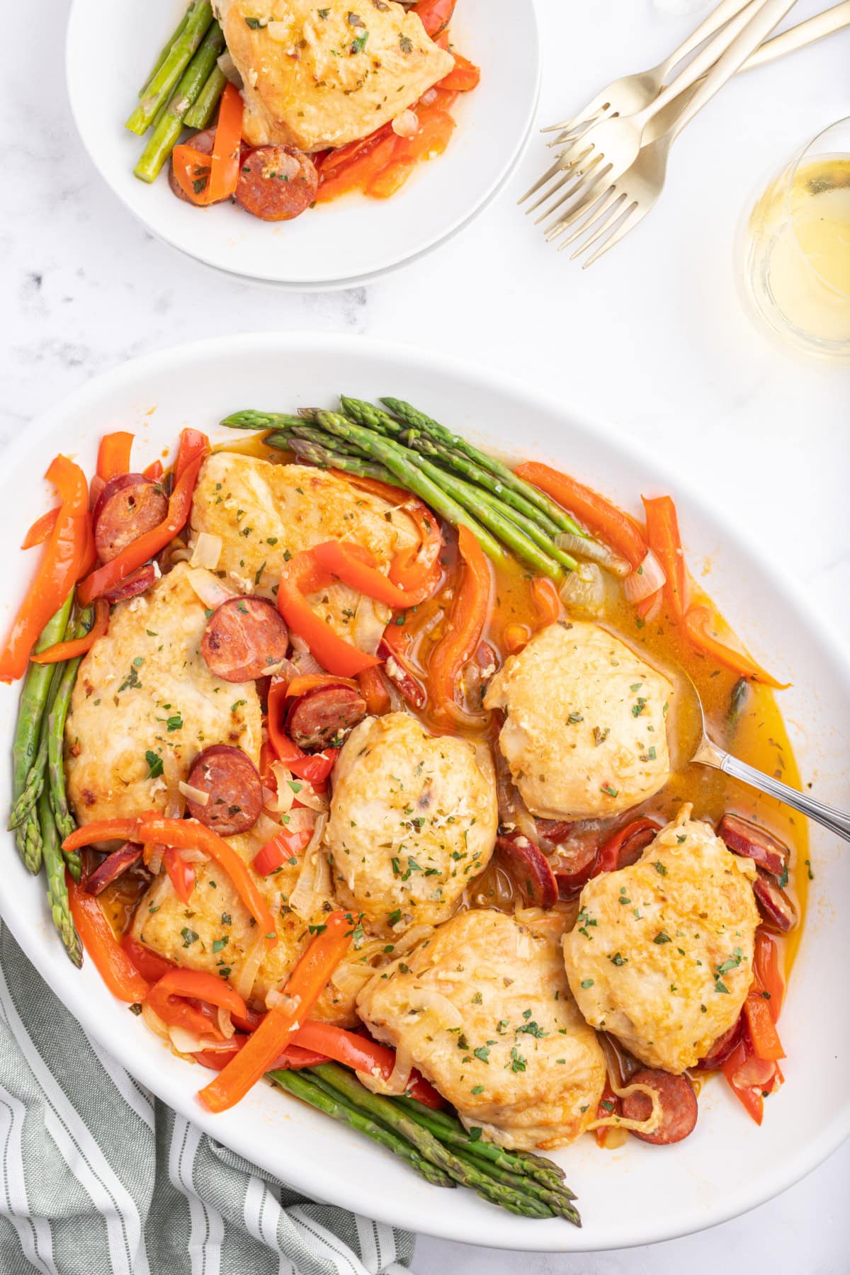 pollo a la riojana on platter