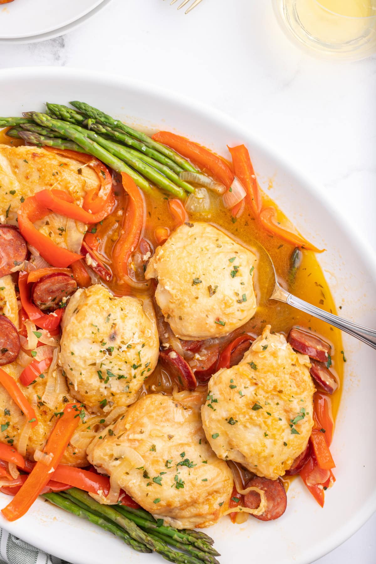 pollo a la riojana on a platter