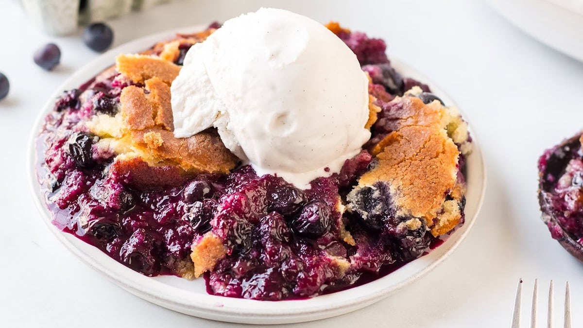 Easy Blueberry Cobbler