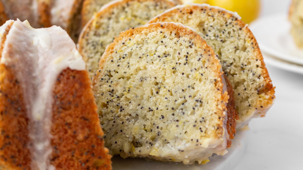 Lemon and Poppy Seed Cake