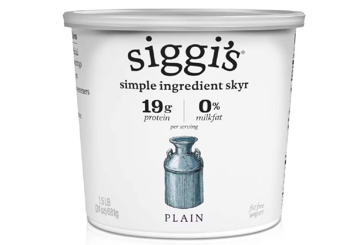 These recipes with Greek yogurt include breakfast, snacks, dinners and desserts. Easy, healthy and so many delicious ideas! Siggi's Greek Yogurt
