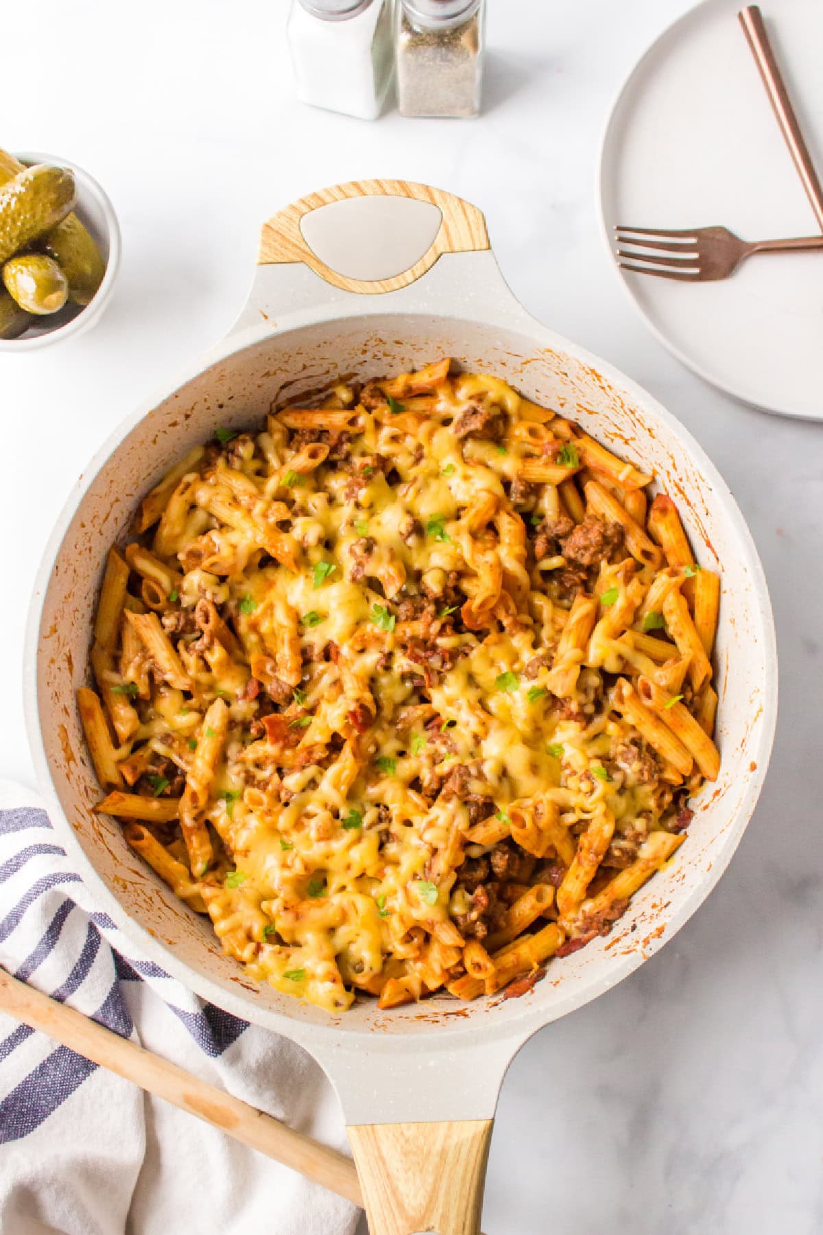 bacon cheeseburger pasta in a dish
