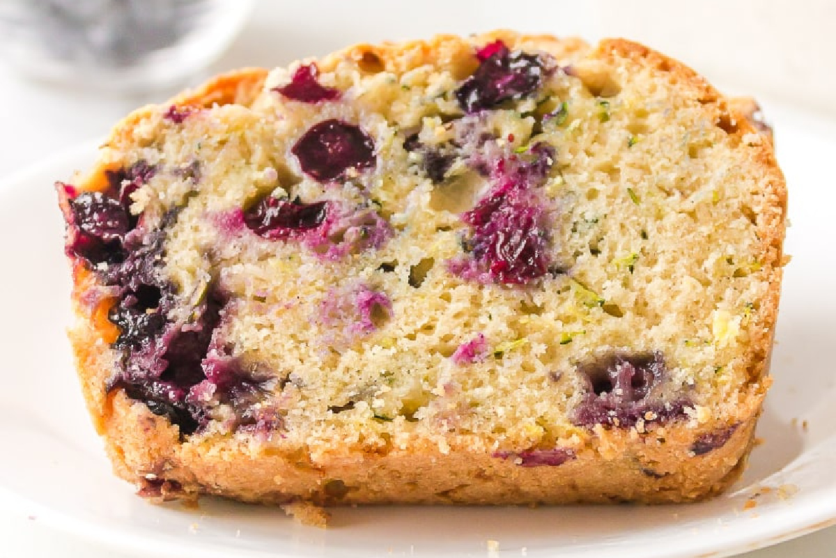 The best zucchini bread recipes to make with fresh summer zucchini! Find 25 delicious zucchini bread recipes, including classic zucchini bread, chocolate zucchini bread, lemon, blueberry, banana, streusel-topped and more creative variations. Save this collection for when your garden is overflowing with zucchini! blueberry zucchini bread slice